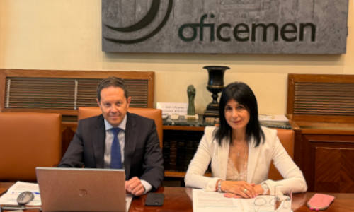Presidente de Oficemen, Ricardo de Pablos, junto a la directora general de la patronal, Elena Guede